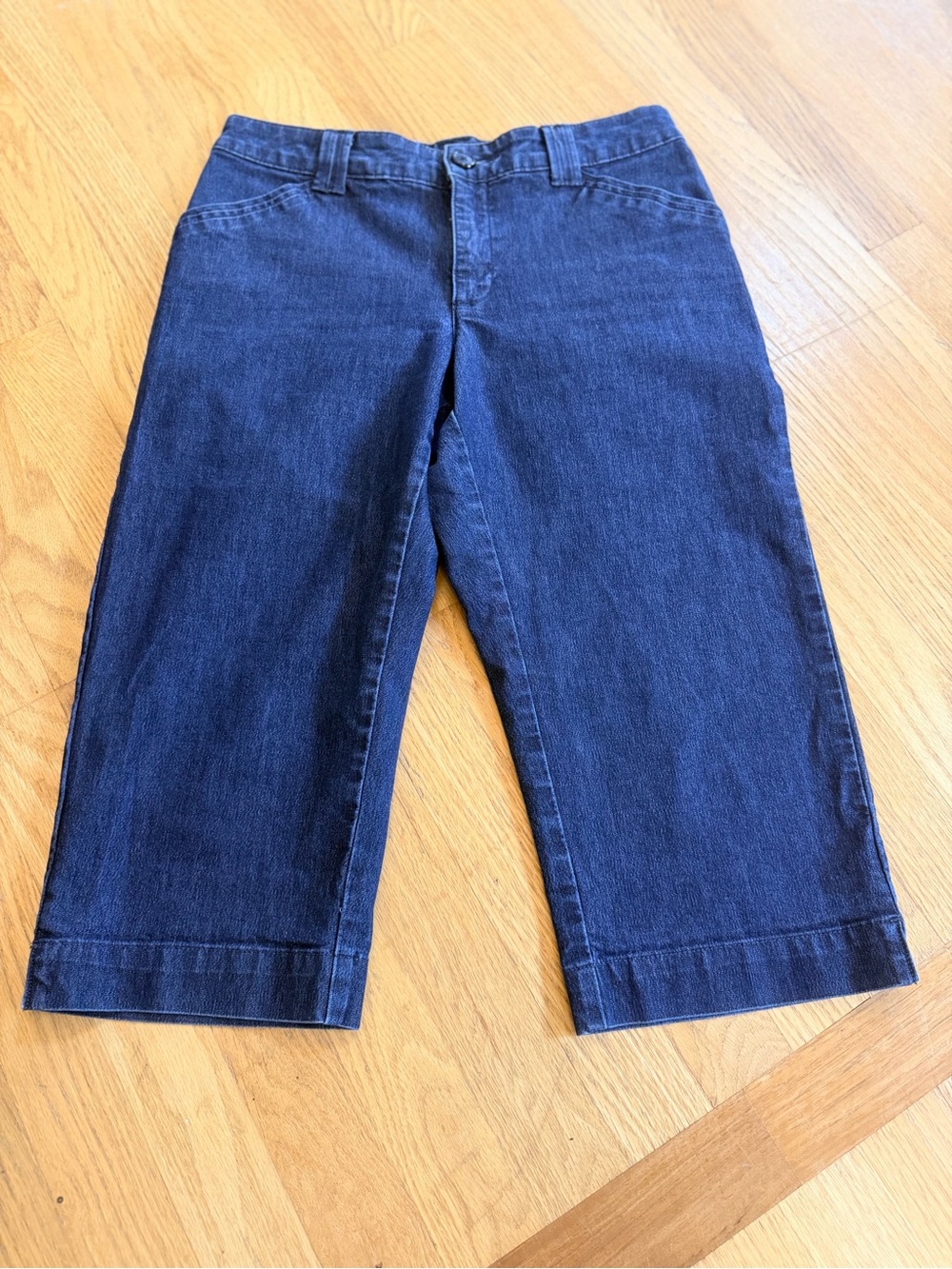 Size 6 Petite "Lee" Women's Dark Blue Cropped Denim Capris GUC